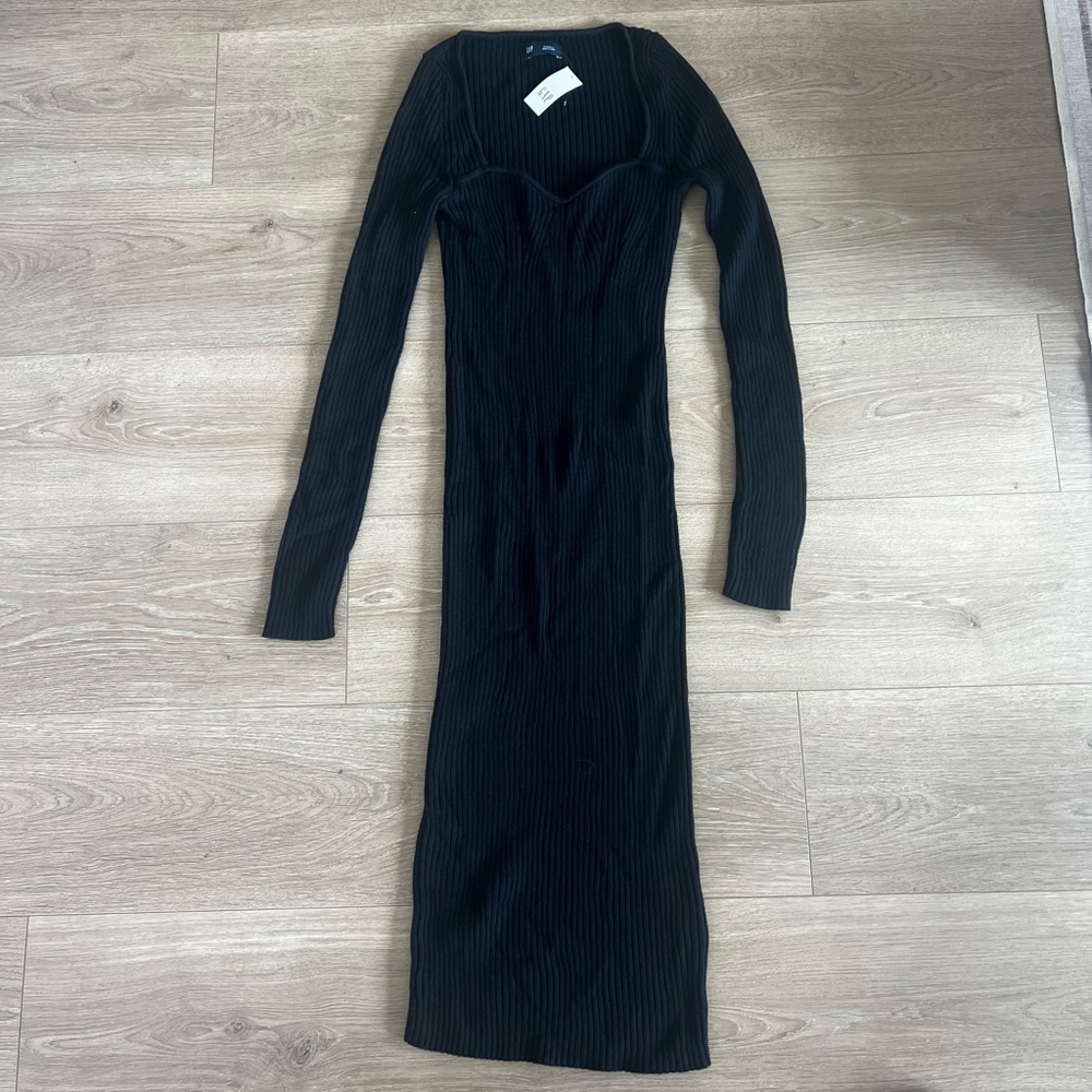 Women’s brand new GAP black body hugging dress